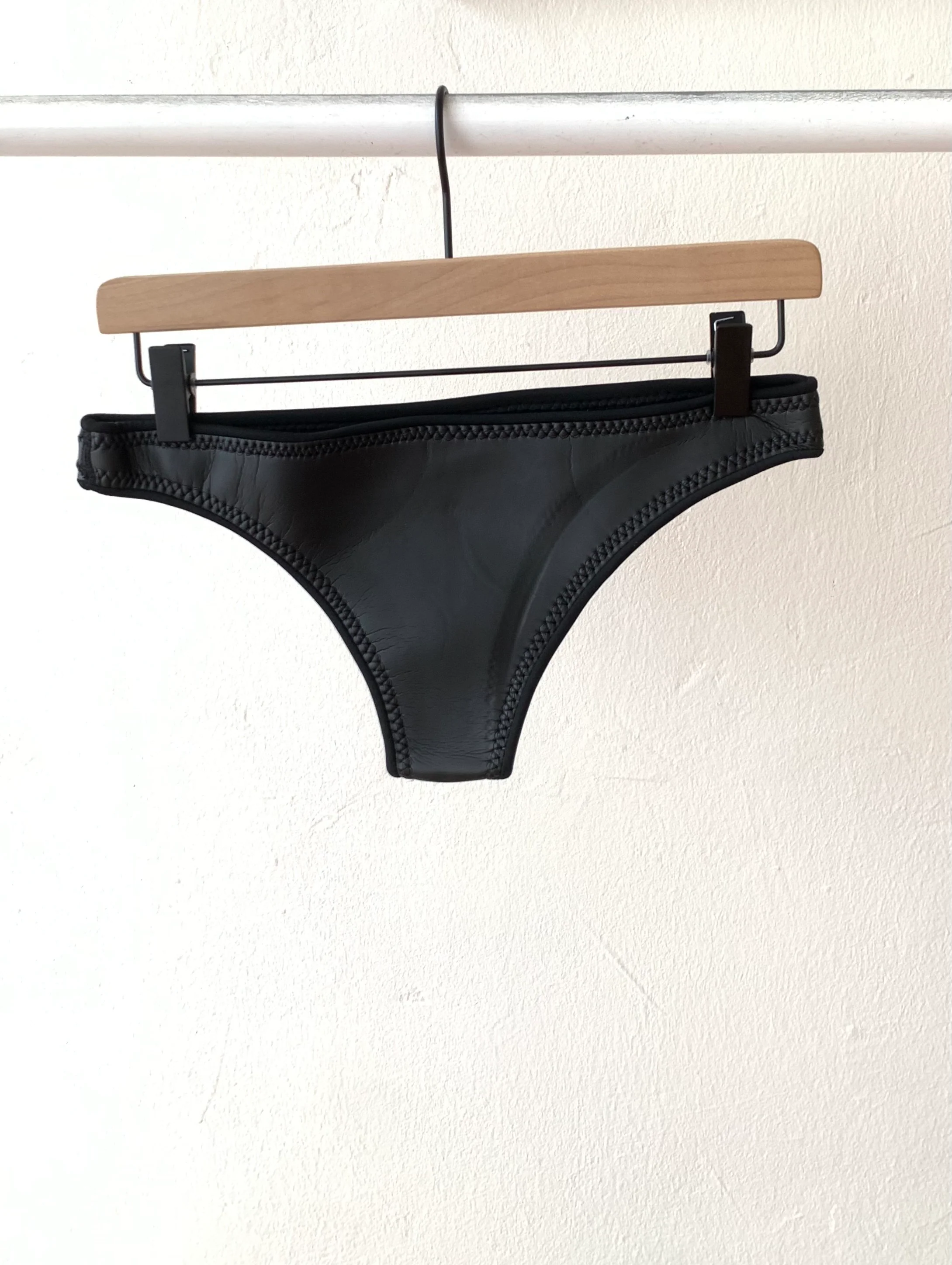 Jenna Bottom - Black Smoothie 2mm - SOLD AS IS - 20% - Image 3